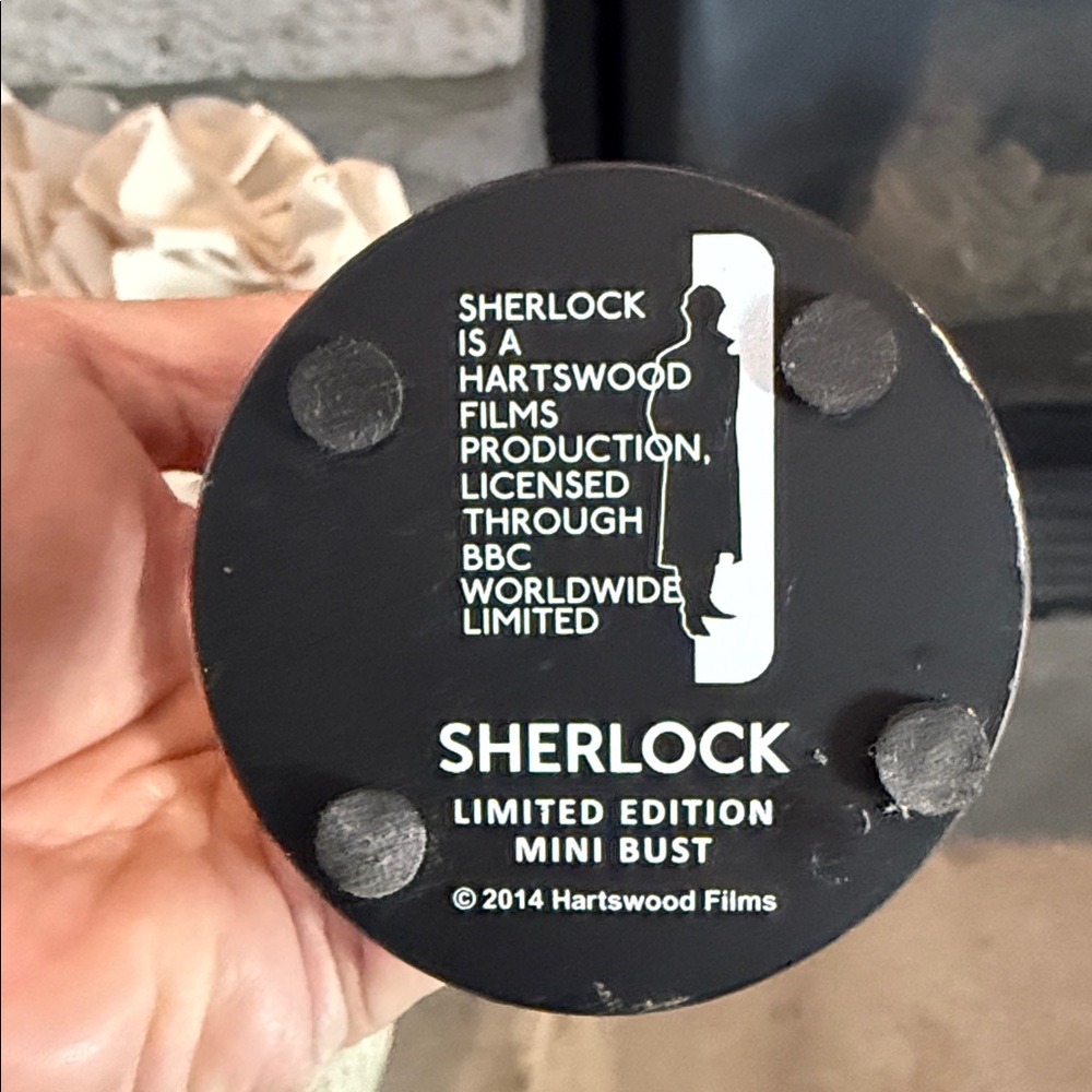 Sherlock Holmes and Watson BBC Busts of Characters - Picture 5 of 15
